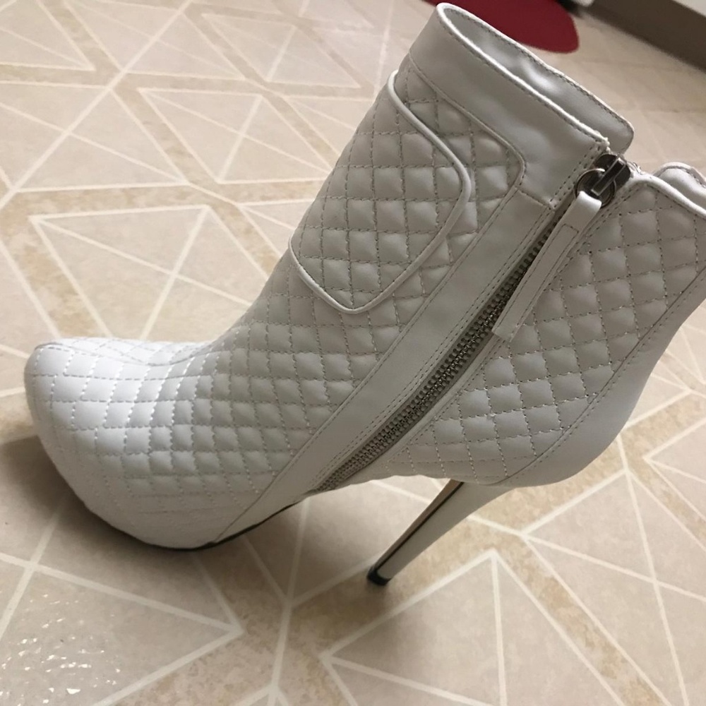 Boots - Picture 7 of 7